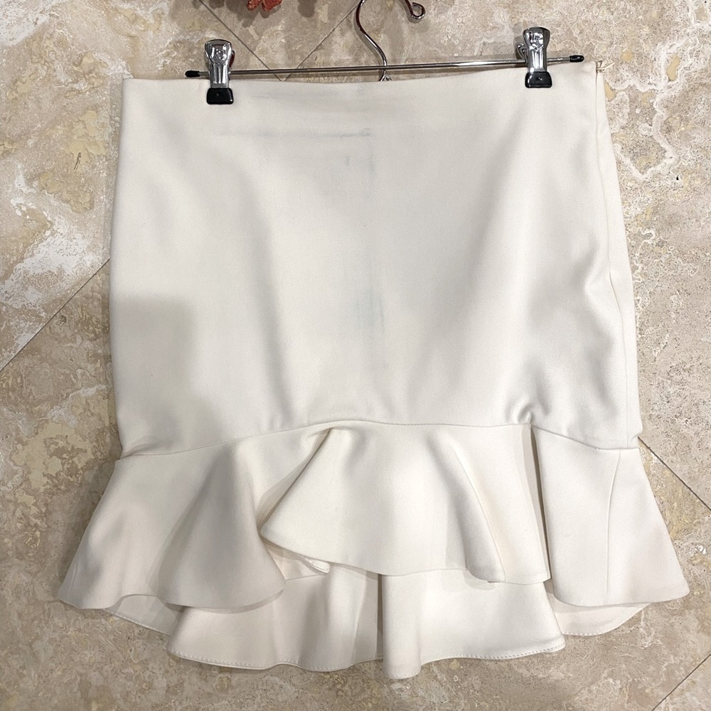 NWT Ivory Zara Pencil skirt with bottom Ruffle - M